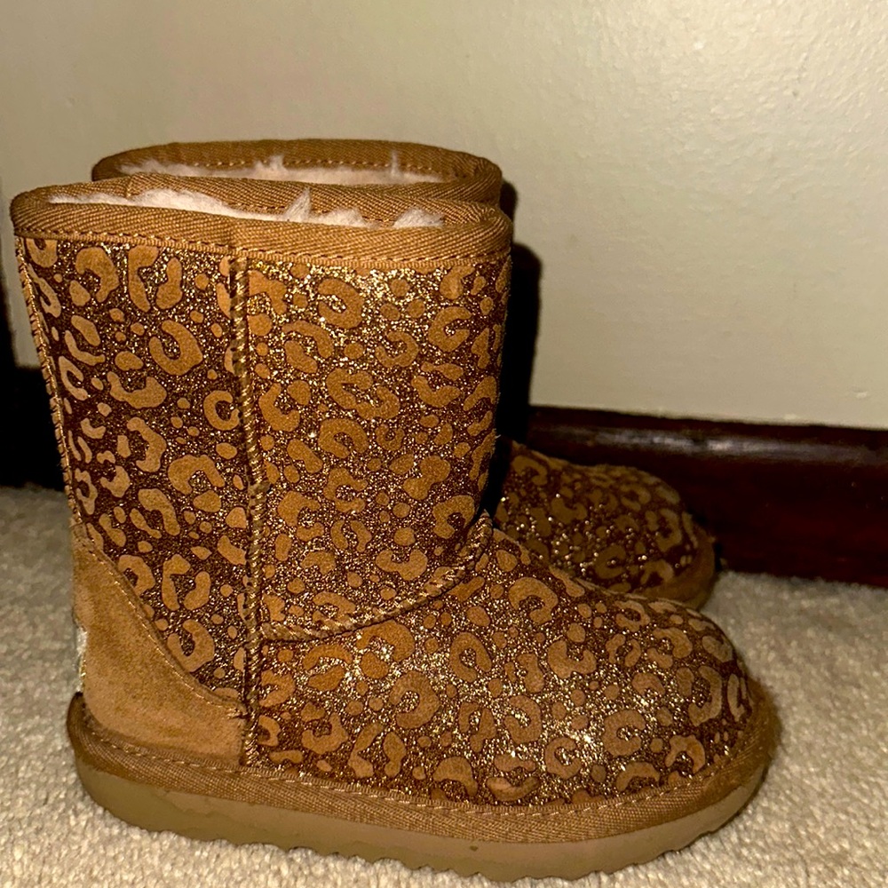 Cheetah Toddler girls uggs in new condition
